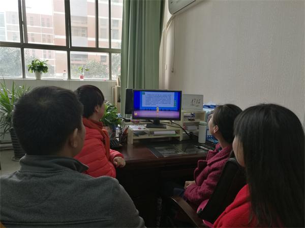 威廉希尔WilliamHill组织收看辅导员技能大赛.JPG 威廉希尔WilliamHill组织收看辅导员技能大赛.JPG